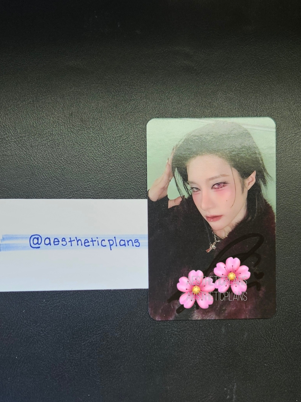 XLOV RUI Signed Photocard